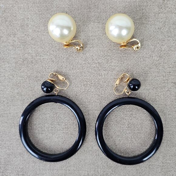 VTG 1960s 2 pair clip on earrings black hoops pearl Monet balls - Picture 3 of 4